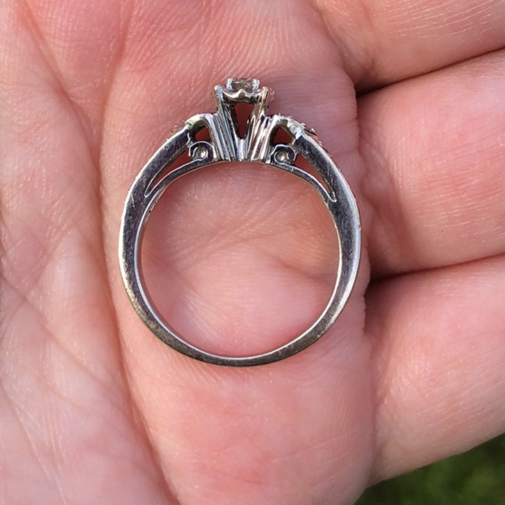 10k white gold .28 CTTW diamond engagement ring - Picture 9 of 16